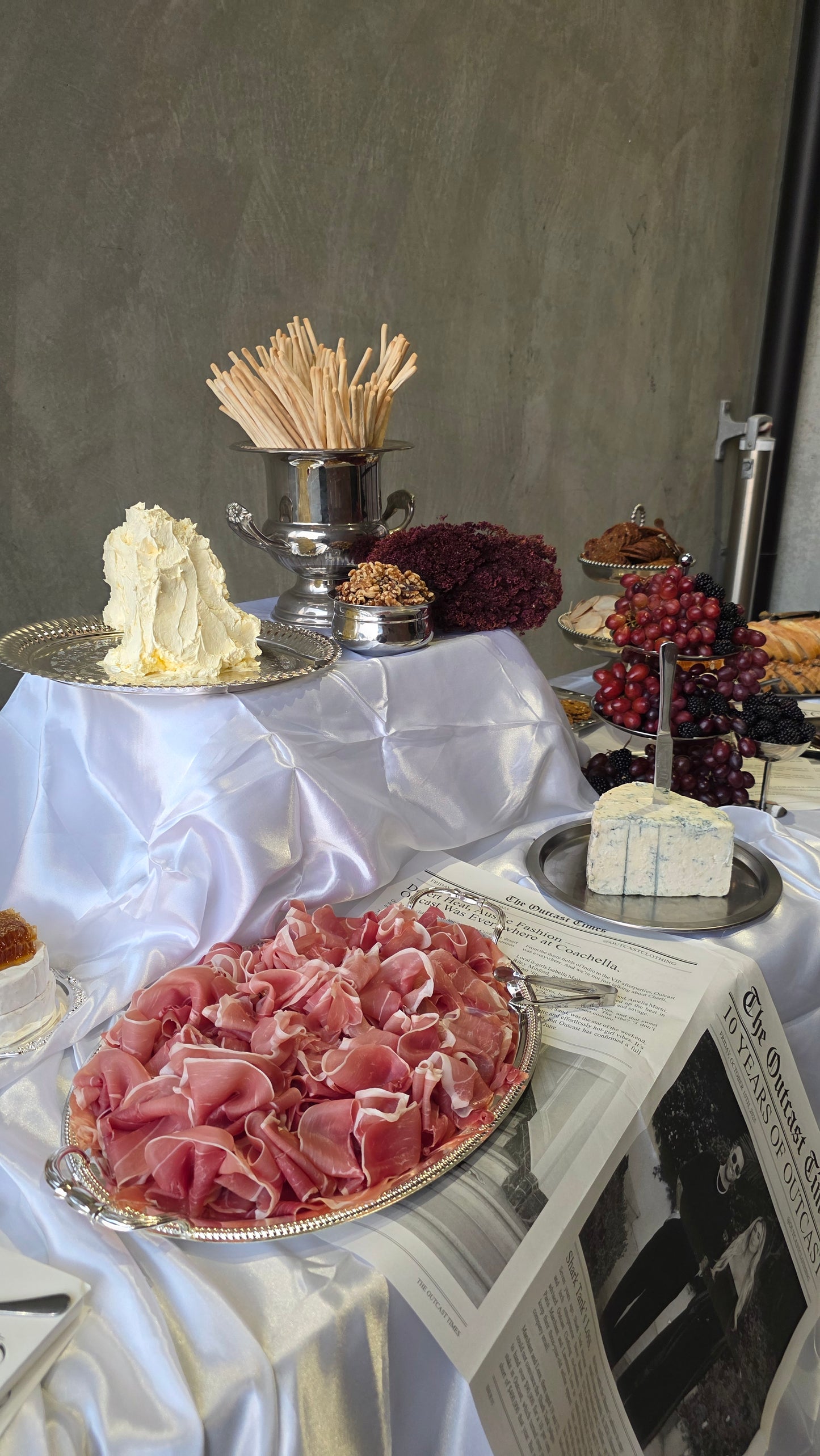 Platinum Spread Grazing Table