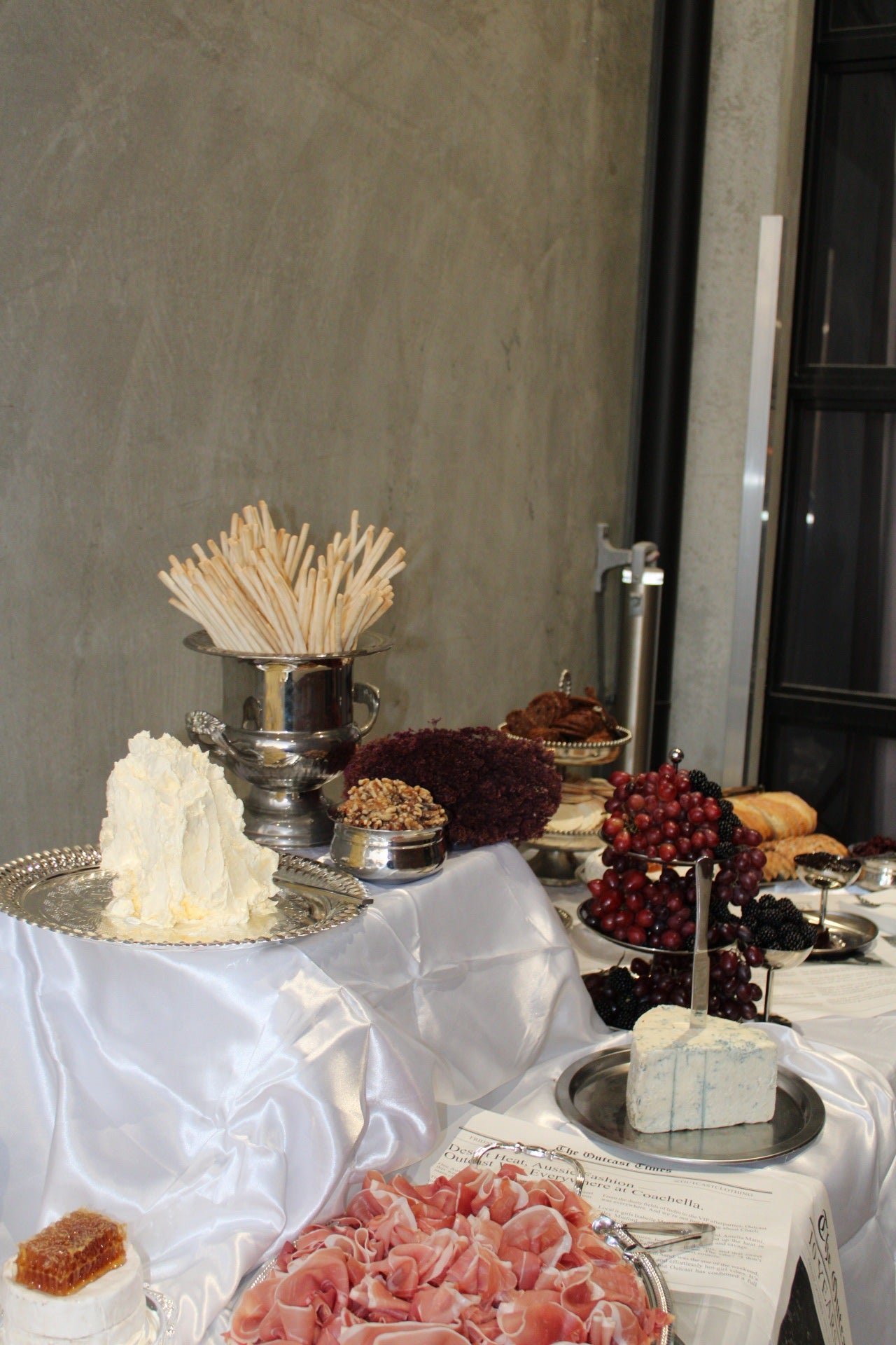 Platinum Spread Grazing Table