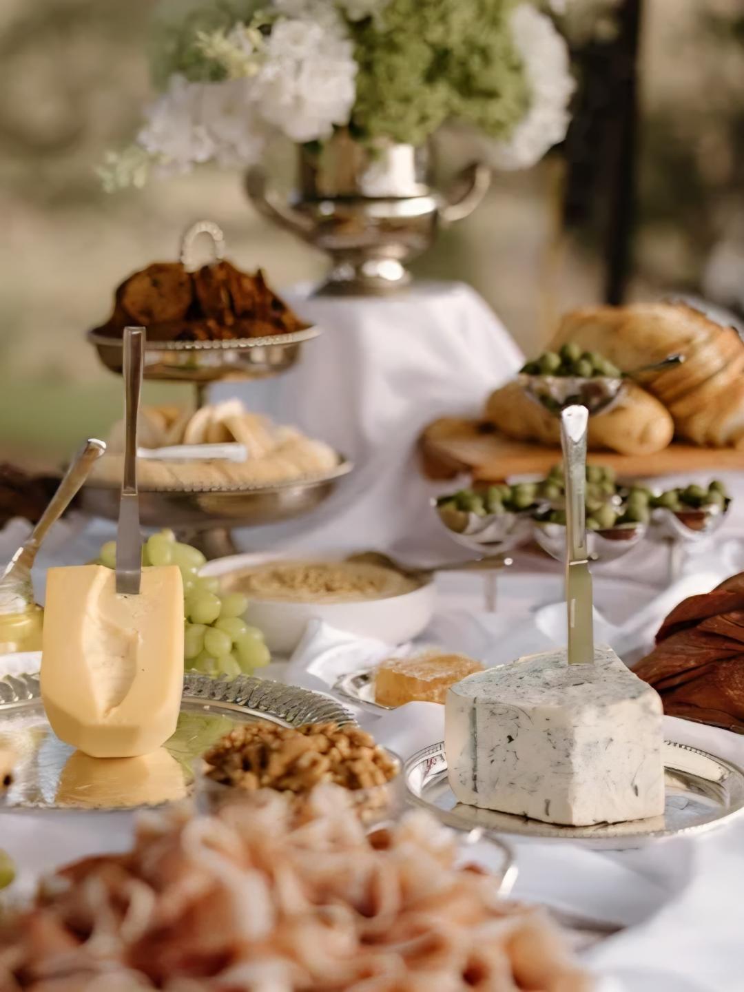 Platinum Spread Grazing Table – Cheese and Crackers GC